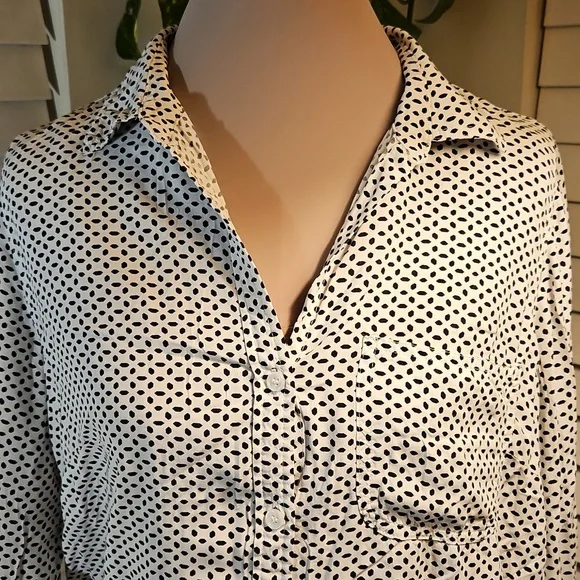 Emphasis Geographic Button Down top - Picture 3 of 5